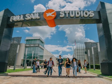 Full Sail University có tên trong danh sách các “Trường Đào tạo ngành Film tốt nhất Hoa Kỳ và Canada” do tạp chí MovieMaker bầu chọn
